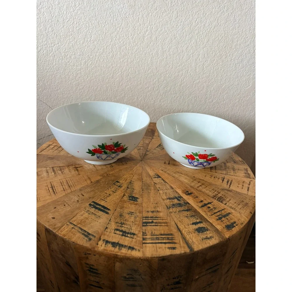 Porcelaine de Chise Floral  Hand‎ Painted Porcelain Floral Bowls Set of 2